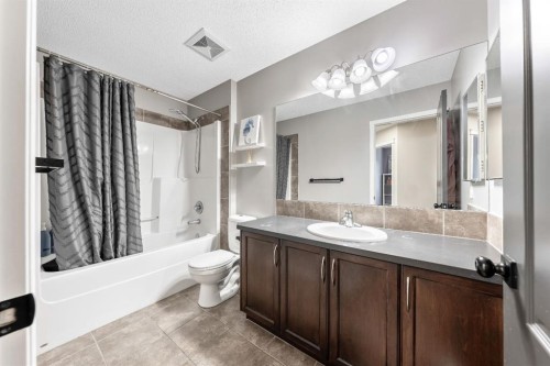 84 Cimarron Grove Close, Okotoks, AB - Indoor Photo Showing Bathroom