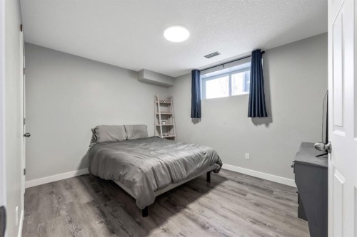 84 Cimarron Grove Close, Okotoks, AB - Indoor Photo Showing Bedroom