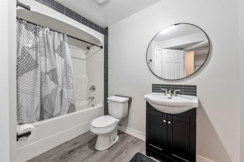 84 Cimarron Grove Close, Okotoks, AB - Indoor Photo Showing Bathroom