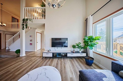 15 Hawkbury Close Nw, Calgary, AB - Indoor Photo Showing Living Room
