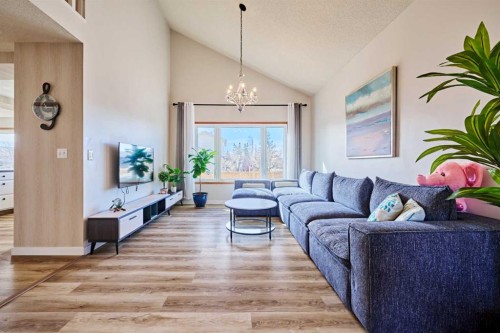 15 Hawkbury Close Nw, Calgary, AB - Indoor Photo Showing Living Room