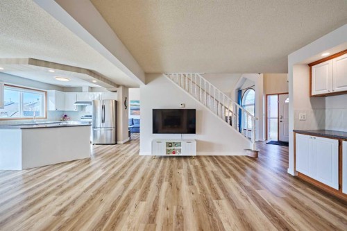 15 Hawkbury Close Nw, Calgary, AB - Indoor Photo Showing Kitchen