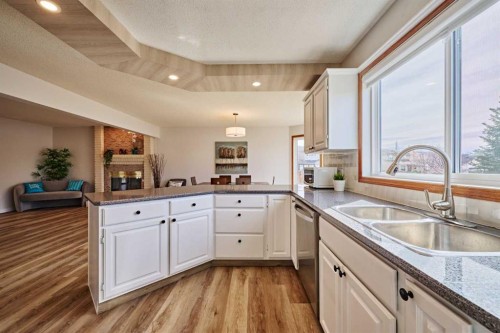 15 Hawkbury Close Nw, Calgary, AB - Indoor Photo Showing Kitchen With Double Sink