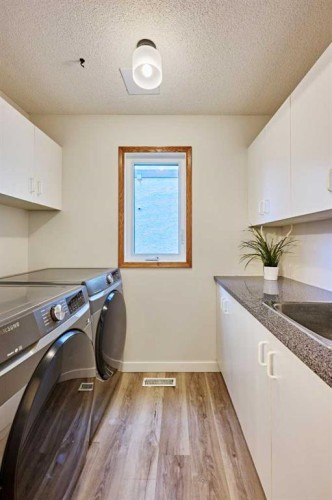 15 Hawkbury Close Nw, Calgary, AB - Indoor Photo Showing Laundry Room