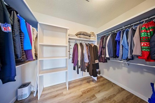 15 Hawkbury Close Nw, Calgary, AB - Indoor With Storage