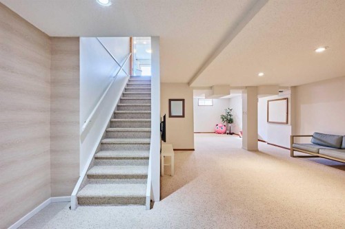 15 Hawkbury Close Nw, Calgary, AB - Indoor Photo Showing Other Room