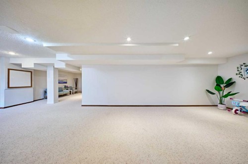 15 Hawkbury Close Nw, Calgary, AB - Indoor