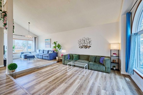 15 Hawkbury Close Nw, Calgary, AB - Indoor Photo Showing Living Room