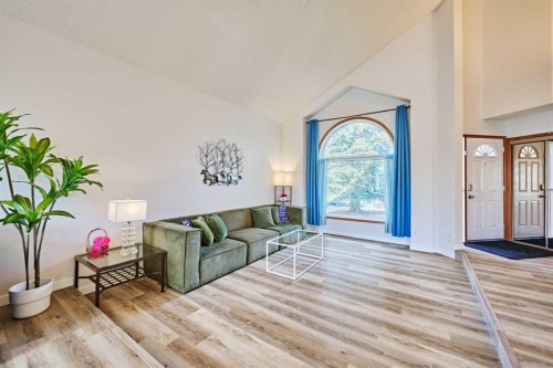 15 Hawkbury Close Nw, Calgary, AB - Indoor