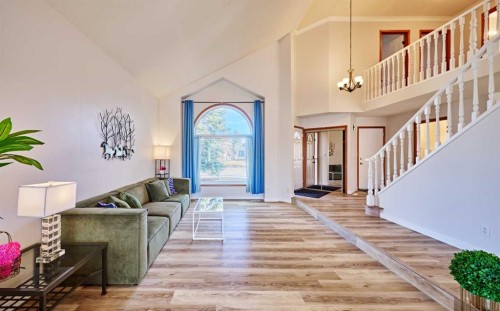 15 Hawkbury Close Nw, Calgary, AB - Indoor Photo Showing Other Room