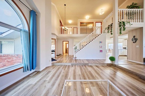 15 Hawkbury Close Nw, Calgary, AB - Indoor Photo Showing Other Room