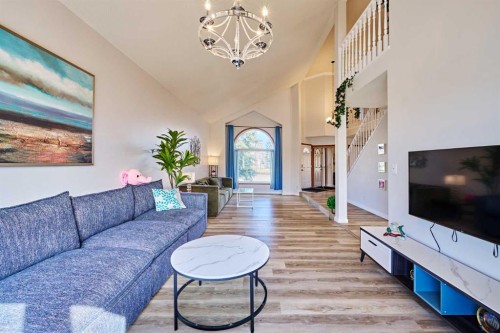 15 Hawkbury Close Nw, Calgary, AB - Indoor Photo Showing Living Room