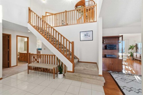 32 Woodgrove Crescent Sw, Calgary, AB - Indoor Photo Showing Other Room