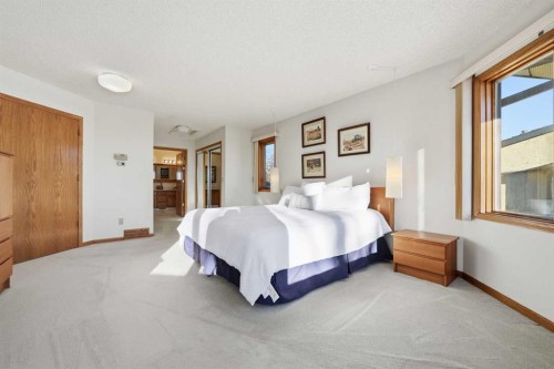 32 Woodgrove Crescent Sw, Calgary, AB - Indoor Photo Showing Bedroom