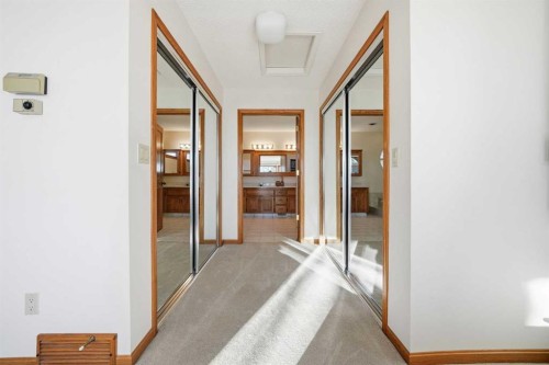 32 Woodgrove Crescent Sw, Calgary, AB - Indoor Photo Showing Other Room