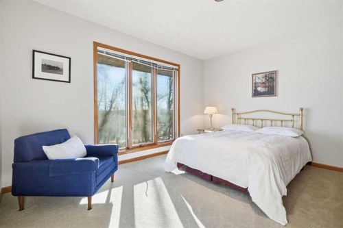 32 Woodgrove Crescent Sw, Calgary, AB - Indoor Photo Showing Bedroom