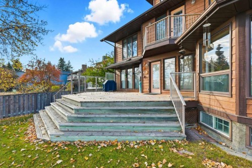 32 Woodgrove Crescent Sw, Calgary, AB - Outdoor
