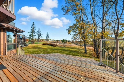 32 Woodgrove Crescent Sw, Calgary, AB - Outdoor