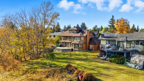 32 Woodgrove Crescent Sw, Calgary, AB - Outdoor