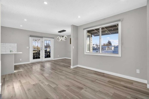 3304 56 Street Ne, Calgary, AB - Indoor