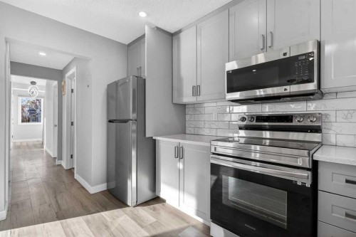 3304 56 Street Ne, Calgary, AB - Indoor Photo Showing Kitchen