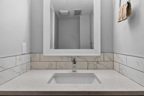 3304 56 Street Ne, Calgary, AB - Indoor