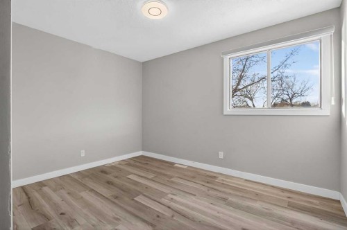 3304 56 Street Ne, Calgary, AB - Indoor Photo Showing Other Room