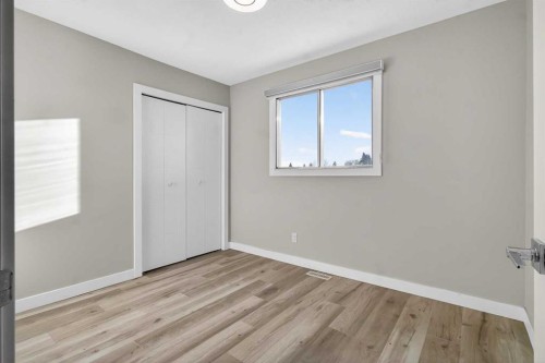 3304 56 Street Ne, Calgary, AB - Indoor Photo Showing Other Room