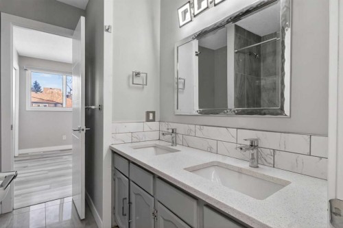 3304 56 Street Ne, Calgary, AB - Indoor Photo Showing Bathroom