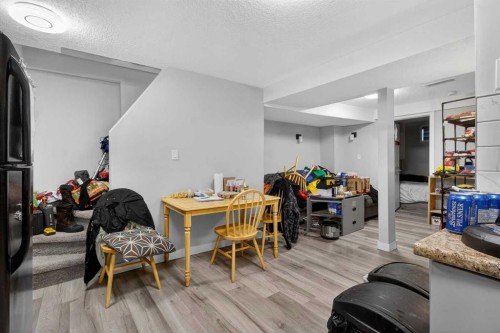 3304 56 Street Ne, Calgary, AB - Indoor