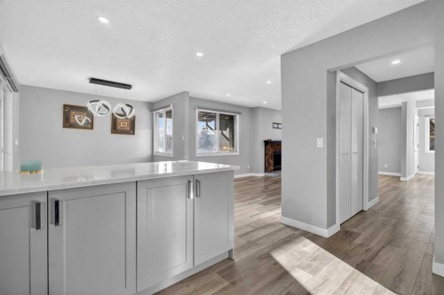 3304 56 Street Ne, Calgary, AB - Indoor