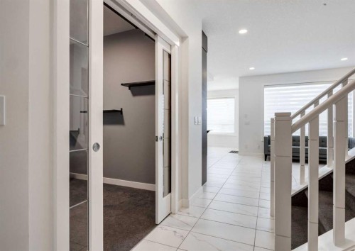 100 Cougar Ridge Close Sw, Calgary, AB - Indoor Photo Showing Other Room