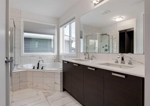 100 Cougar Ridge Close Sw, Calgary, AB - Indoor Photo Showing Bathroom