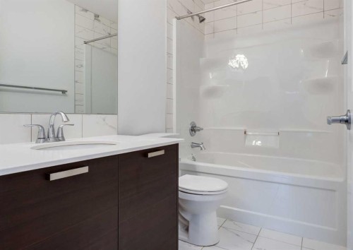 100 Cougar Ridge Close Sw, Calgary, AB - Indoor Photo Showing Bathroom