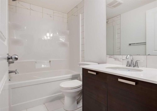 100 Cougar Ridge Close Sw, Calgary, AB - Indoor Photo Showing Bathroom