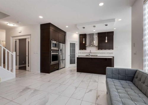 100 Cougar Ridge Close Sw, Calgary, AB - Indoor Photo Showing Kitchen