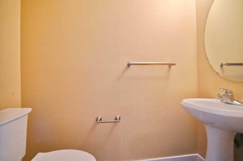 68 Covepark Close Ne, Calgary, AB - Indoor Photo Showing Bathroom
