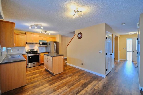 68 Covepark Close Ne, Calgary, AB - Indoor Photo Showing Kitchen