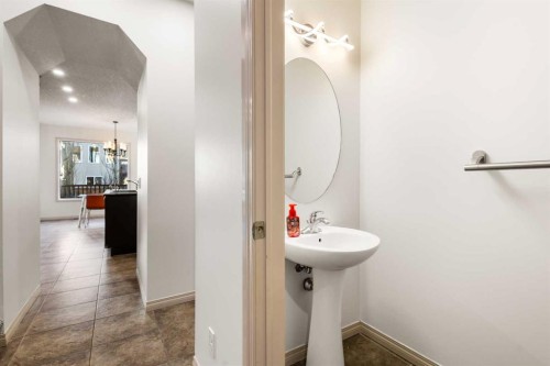21 Panamount Row Nw, Calgary, AB - Indoor Photo Showing Bathroom