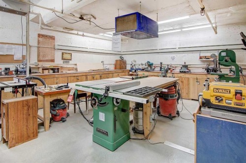 201-223 Tuscany Springs Boulevard Nw, Calgary, AB - Indoor Photo Showing Garage