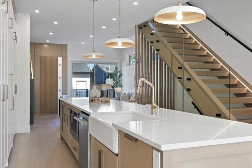 634 21 Avenue Nw, Calgary, AB - Indoor Photo Showing Kitchen With Upgraded Kitchen