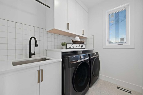 634 21 Avenue Nw, Calgary, AB - Indoor Photo Showing Laundry Room