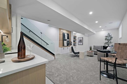 634 21 Avenue Nw, Calgary, AB - Indoor Photo Showing Other Room