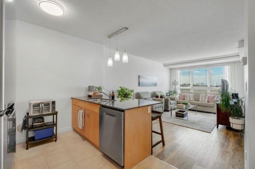 606-8880 Horton Road Sw, Calgary, AB - Indoor Photo Showing Other Room