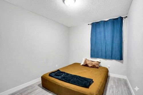 9214 Saddlebrook Drive Ne, Calgary, AB - Indoor Photo Showing Bedroom