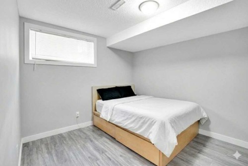 9214 Saddlebrook Drive Ne, Calgary, AB - Indoor Photo Showing Bedroom