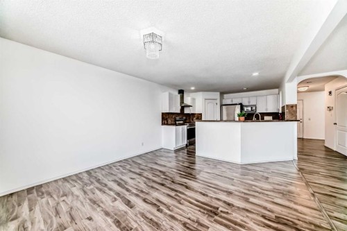 120 Springmere Grove, Chestermere, AB - Indoor Photo Showing Kitchen
