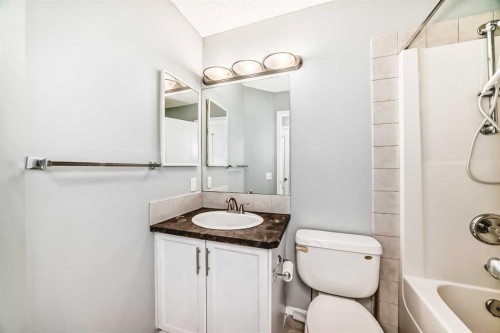 120 Springmere Grove, Chestermere, AB - Indoor Photo Showing Bathroom
