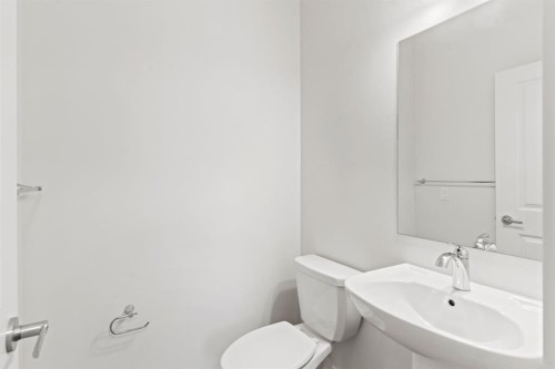 128 Fireside Way, Cochrane, AB - Indoor Photo Showing Bathroom