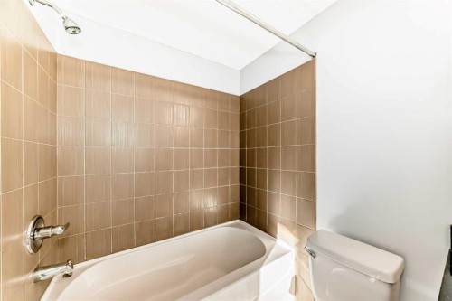 321-7110 80 Avenue Ne, Calgary, AB - Indoor Photo Showing Bathroom